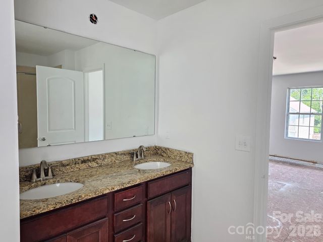 1821 Swan Drive, Charlotte, NC 28216