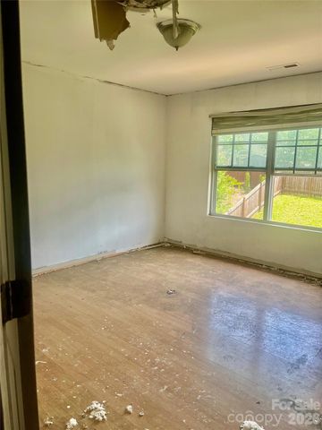 1821 Swan Drive, Charlotte, NC 28216