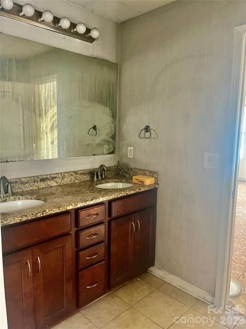 1821 Swan Drive, Charlotte, NC 28216