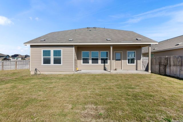 2741 Nueva Cordova, Seguin, TX 78155