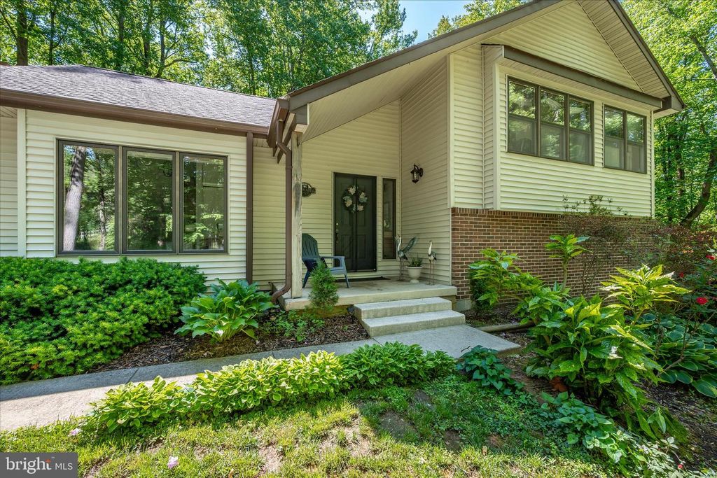 Image 2 of property listing at 3741 PINEWOOD CT, Chesapeake Beach, MD 20732