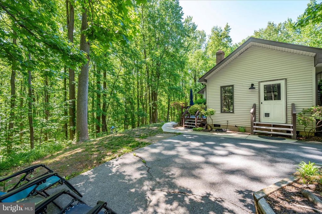 Image 74 of property listing at 3741 PINEWOOD CT, Chesapeake Beach, MD 20732