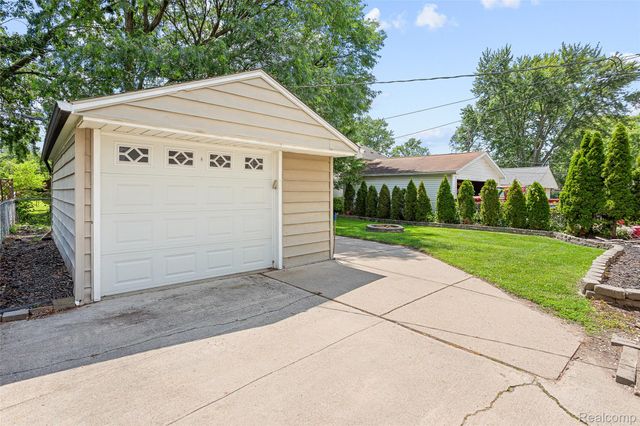 21726 Alger Street, St. Clair Shores, MI 48080