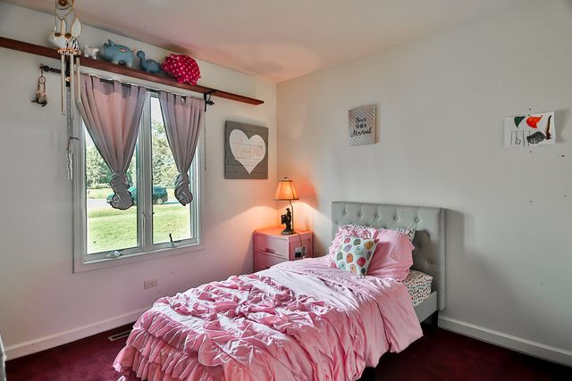 9221 Dirkshire Drive, Woodstock, IL 60098