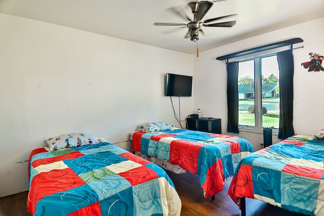 9221 Dirkshire Drive, Woodstock, IL 60098