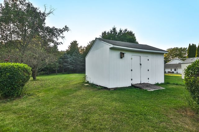 9221 Dirkshire Drive, Woodstock, IL 60098