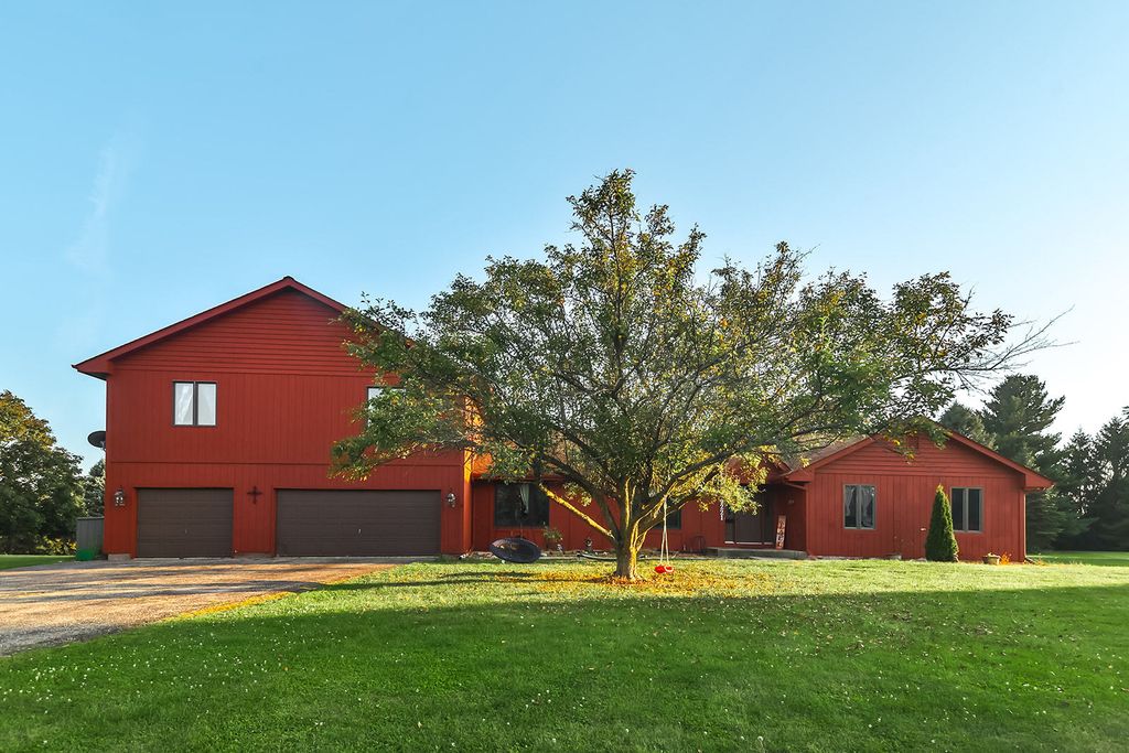 9221 Dirkshire Drive, Woodstock, IL 60098