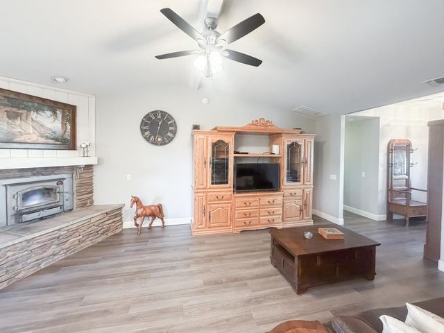 5500 Stately Oak Ln, Carmichael, CA 95608