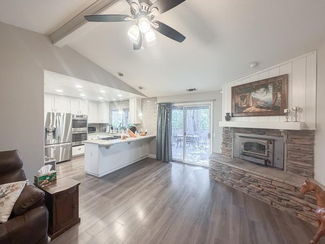 5500 Stately Oak Ln, Carmichael, CA 95608