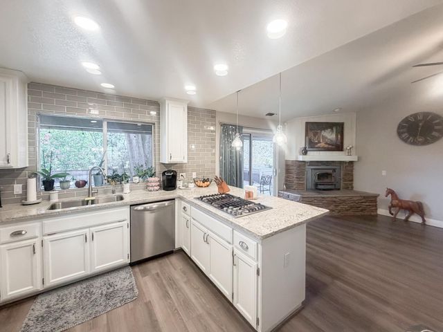 5500 Stately Oak Ln, Carmichael, CA 95608