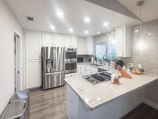 5500 Stately Oak Ln, Carmichael, CA 95608