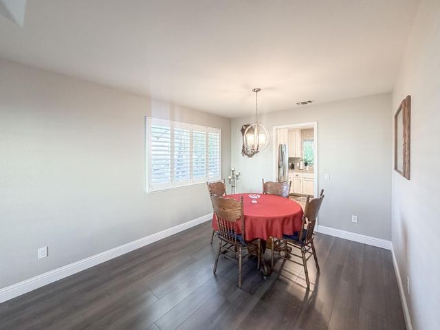 5500 Stately Oak Ln, Carmichael, CA 95608