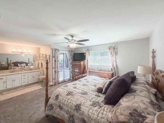 5500 Stately Oak Ln, Carmichael, CA 95608