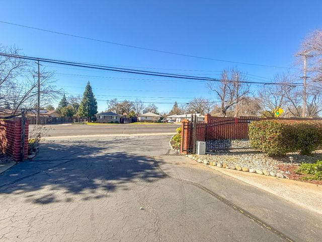 5500 Stately Oak Ln, Carmichael, CA 95608