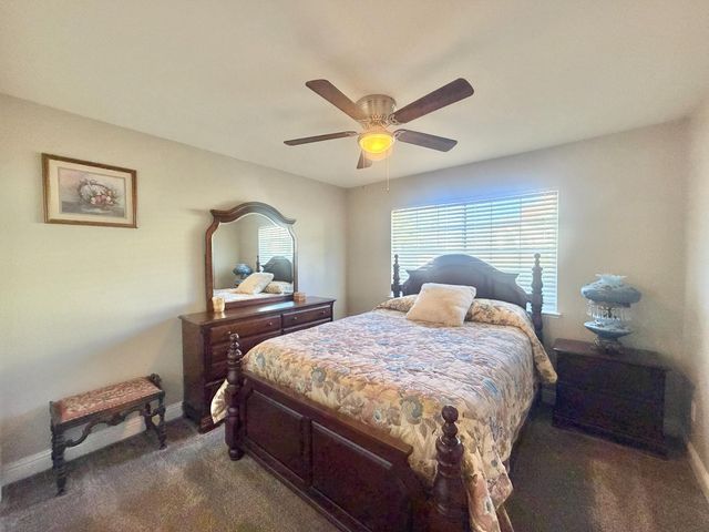 5500 Stately Oak Ln, Carmichael, CA 95608