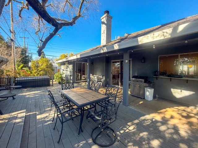 5500 Stately Oak Ln, Carmichael, CA 95608