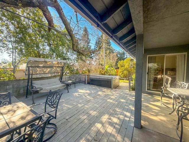 5500 Stately Oak Ln, Carmichael, CA 95608