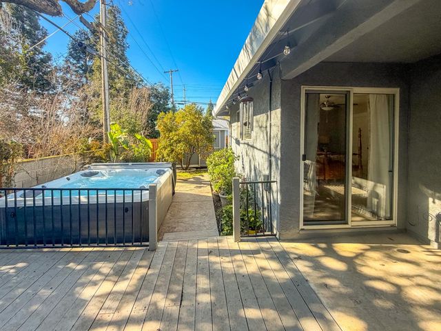 5500 Stately Oak Ln, Carmichael, CA 95608