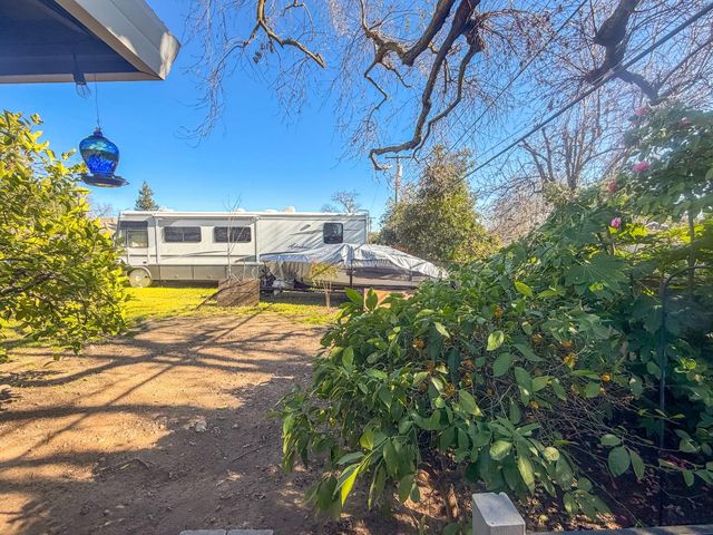 5500 Stately Oak Ln, Carmichael, CA 95608