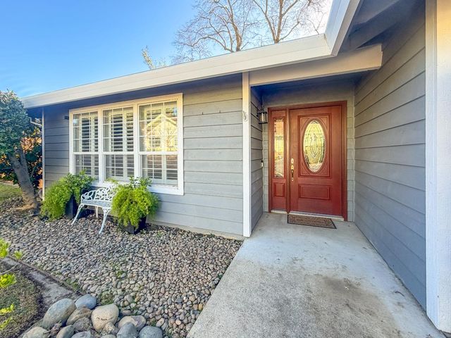 5500 Stately Oak Ln, Carmichael, CA 95608