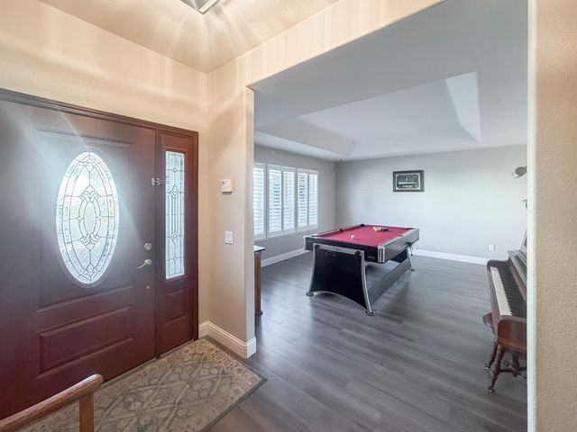 5500 Stately Oak Ln, Carmichael, CA 95608