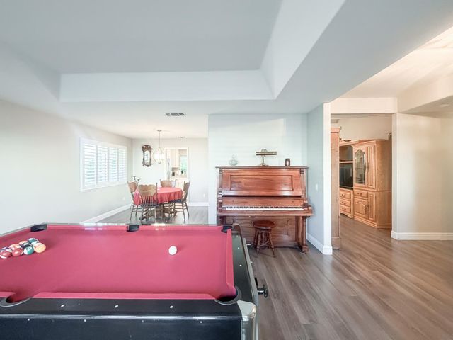 5500 Stately Oak Ln, Carmichael, CA 95608