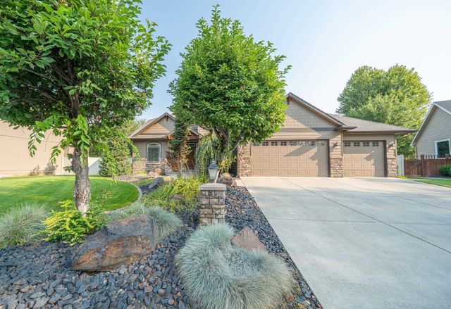 1017 E Golden Ct, Spokane, WA 99208
