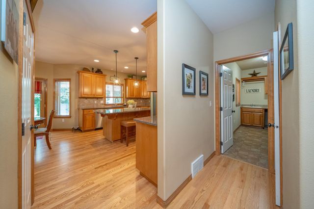 1017 E Golden Ct, Spokane, WA 99208