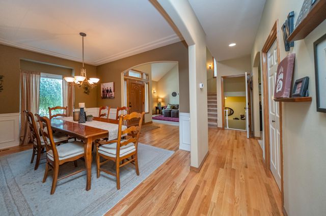 1017 E Golden Ct, Spokane, WA 99208