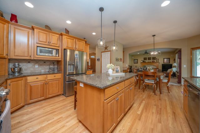 1017 E Golden Ct, Spokane, WA 99208