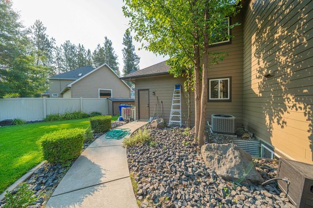 1017 E Golden Ct, Spokane, WA 99208