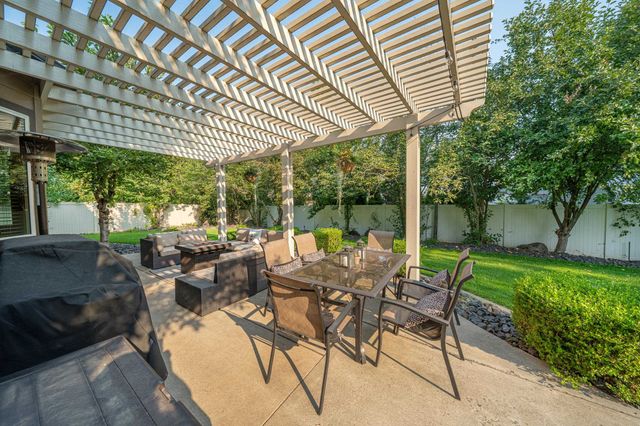 1017 E Golden Ct, Spokane, WA 99208
