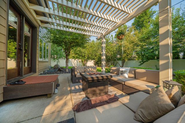 1017 E Golden Ct, Spokane, WA 99208