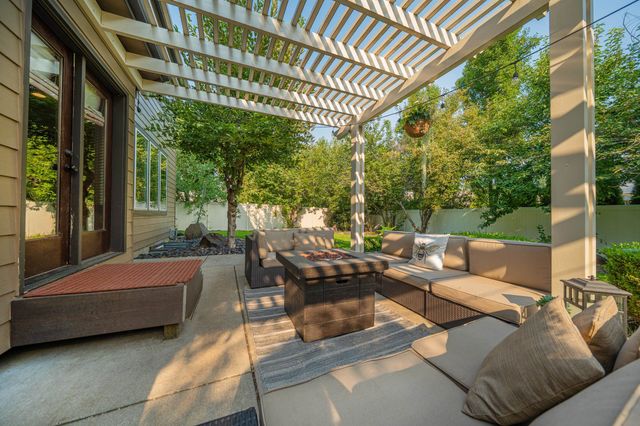 1017 E Golden Ct, Spokane, WA 99208