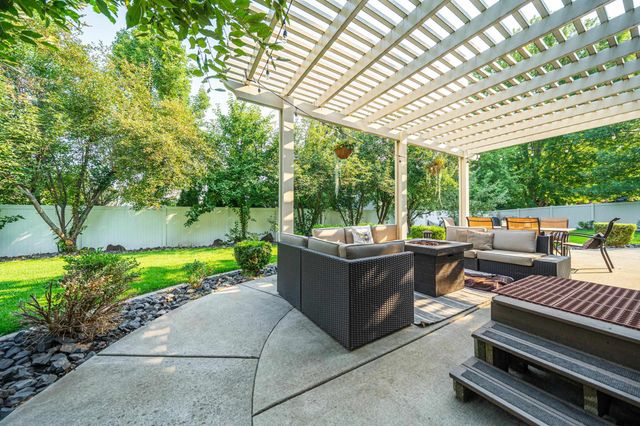 1017 E Golden Ct, Spokane, WA 99208
