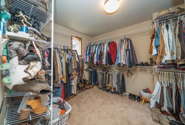1017 E Golden Ct, Spokane, WA 99208