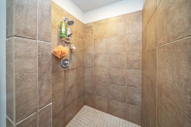 1017 E Golden Ct, Spokane, WA 99208
