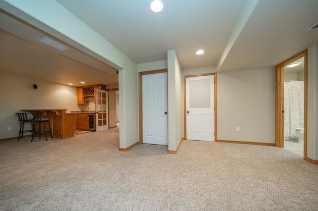 1017 E Golden Ct, Spokane, WA 99208