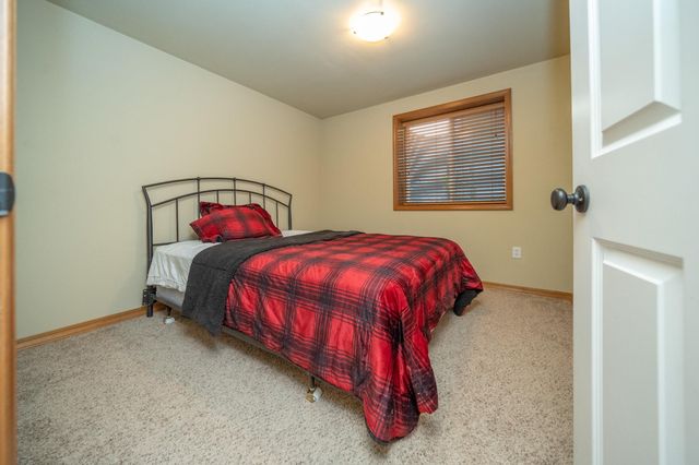 1017 E Golden Ct, Spokane, WA 99208