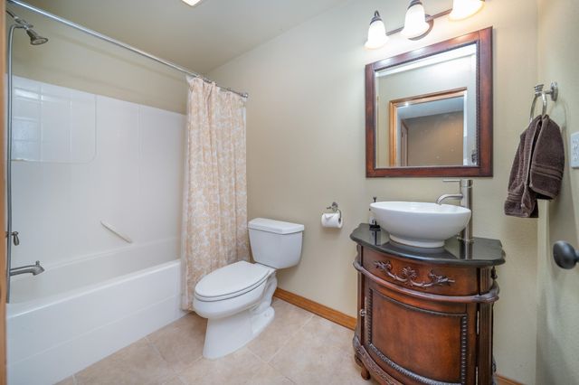 1017 E Golden Ct, Spokane, WA 99208