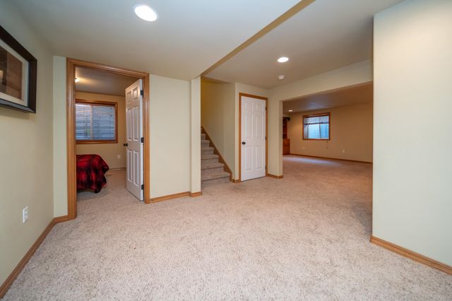 1017 E Golden Ct, Spokane, WA 99208