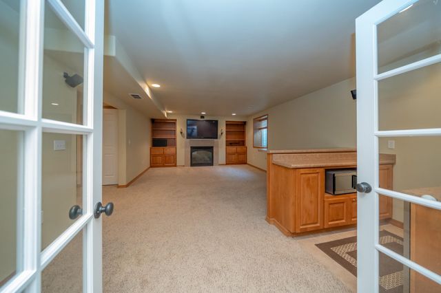 1017 E Golden Ct, Spokane, WA 99208