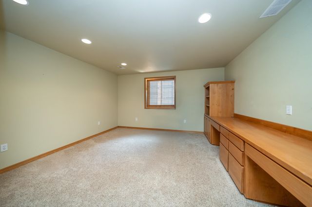 1017 E Golden Ct, Spokane, WA 99208