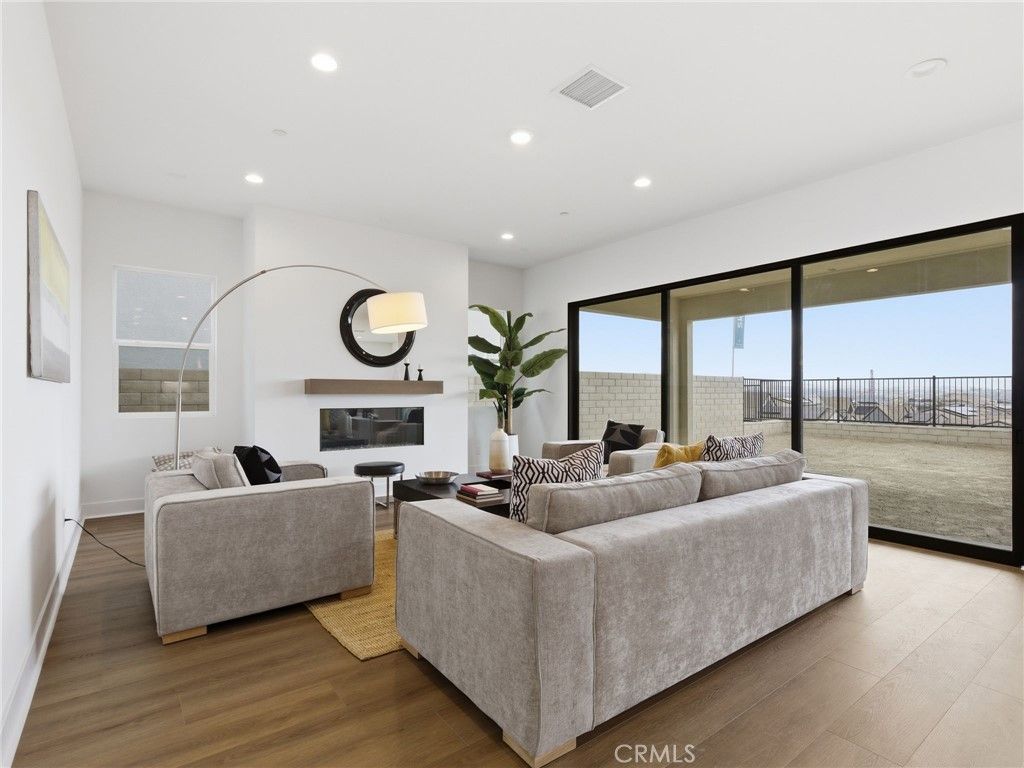 Image 12 of property listing at 27643 Juniper Lane, Valencia, CA 91381