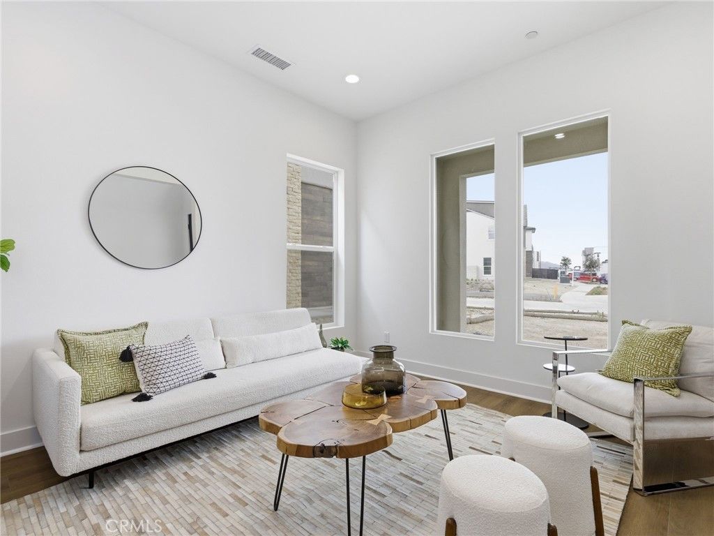 Image 15 of property listing at 27643 Juniper Lane, Valencia, CA 91381