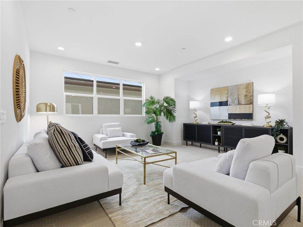 Image 18 of property listing at 27643 Juniper Lane, Valencia, CA 91381