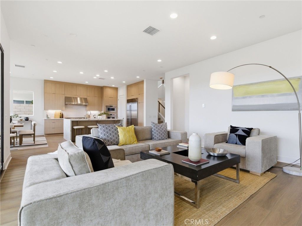 Image 2 of property listing at 27643 Juniper Lane, Valencia, CA 91381