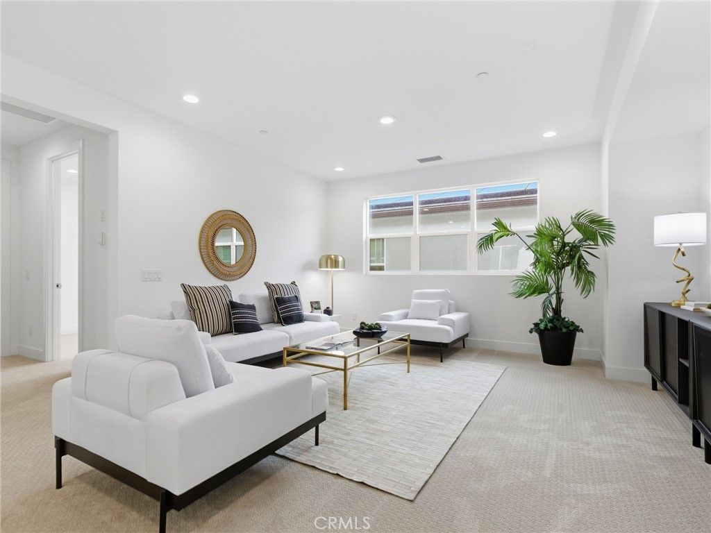 Image 20 of property listing at 27643 Juniper Lane, Valencia, CA 91381