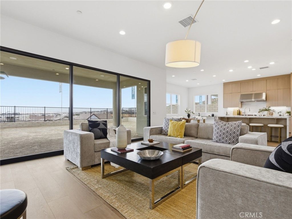Image 3 of property listing at 27643 Juniper Lane, Valencia, CA 91381