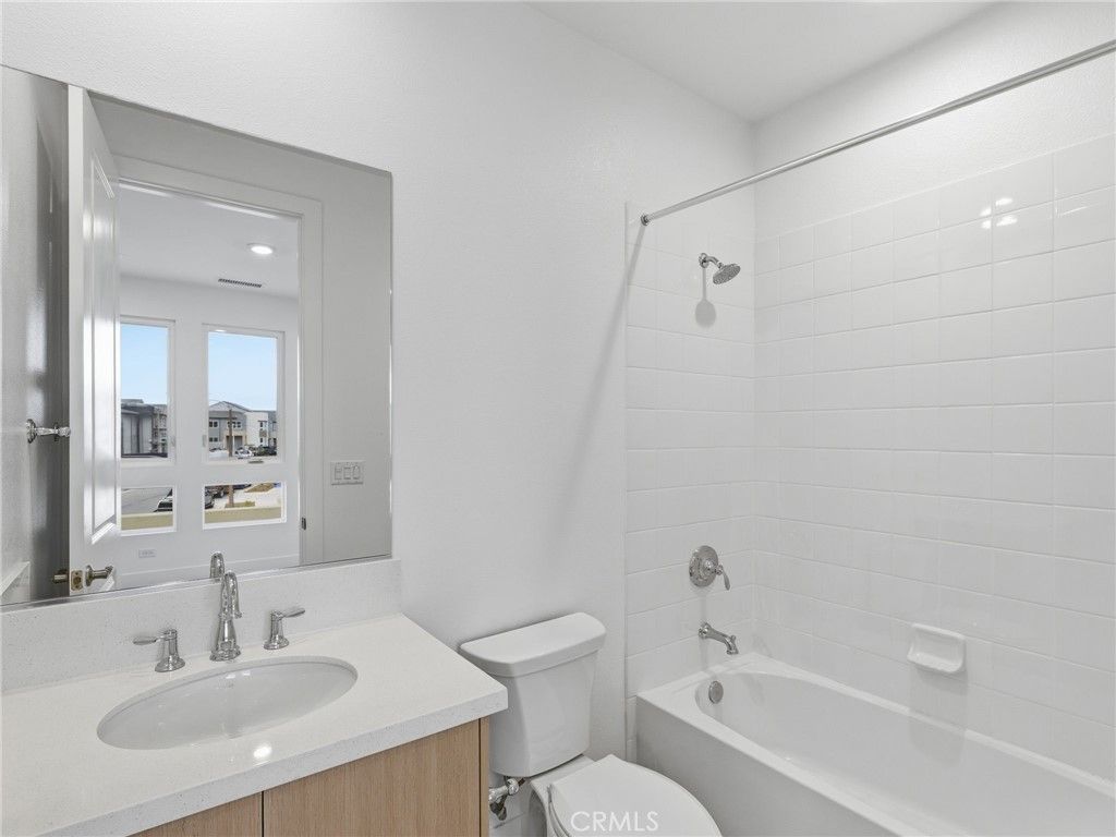 Image 33 of property listing at 27643 Juniper Lane, Valencia, CA 91381